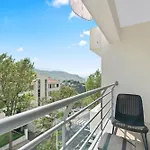 Madalenas Retreat - Free Parking In