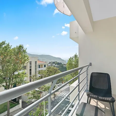 Madalenas Retreat - Free Parking In