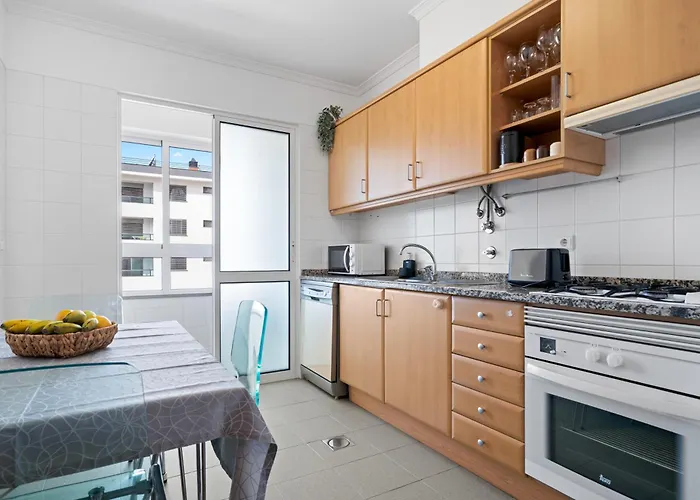 Madalenas Retreat - Free Parking In