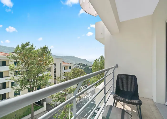 Madalenas Retreat - Free Parking In