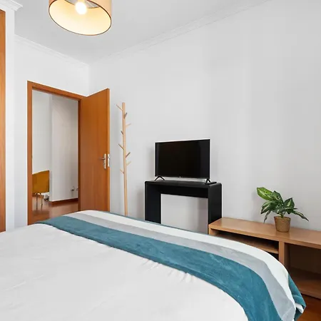 Madalenas Retreat - Free Parking In